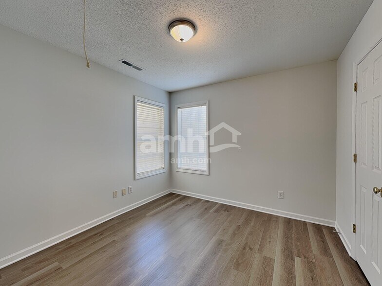 Building Photo - 2803 Stadium Dr