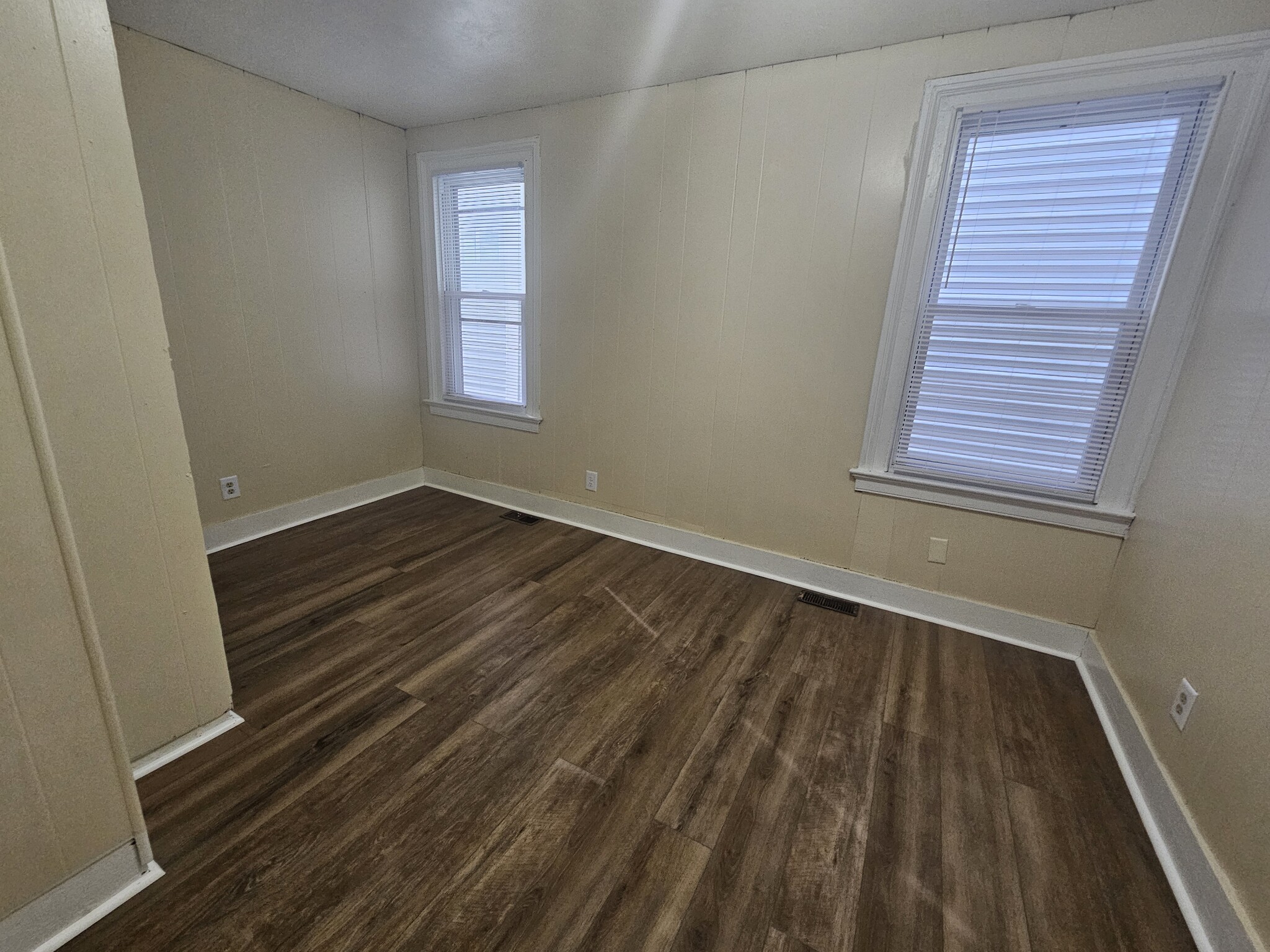 Building Photo - 34 Hallock St