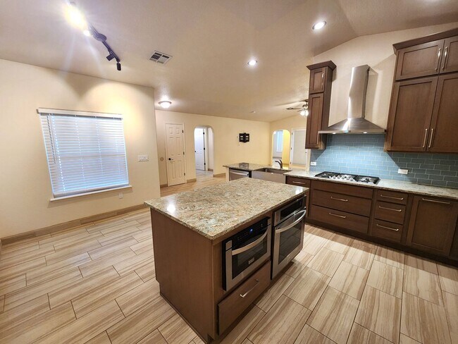 Building Photo - 1535 Vajillo Ln