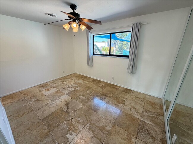 Building Photo - 101 SE 14th Pl