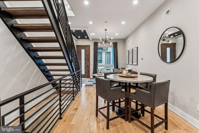 Building Photo - 1514 S Bambrey St