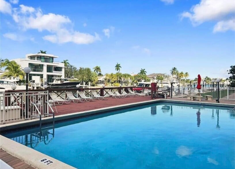 Shared pool - 1777 SE 15th St