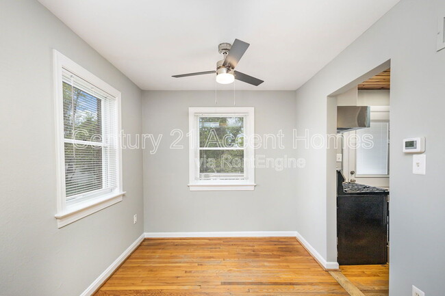Building Photo - 2034 Arlington Terrace