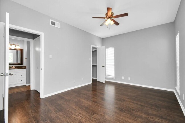 Building Photo - Beautiful 1 Bedroom 1 Bathroom  Available