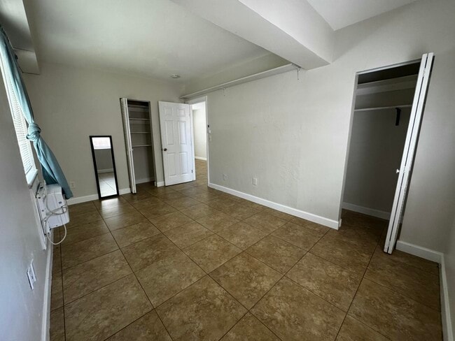Building Photo - 1681 NE 51st Ct