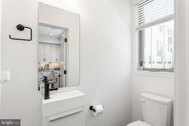 Building Photo - 2006 Northbank Pl