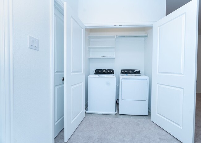 Building Photo - 9508 Espalier St