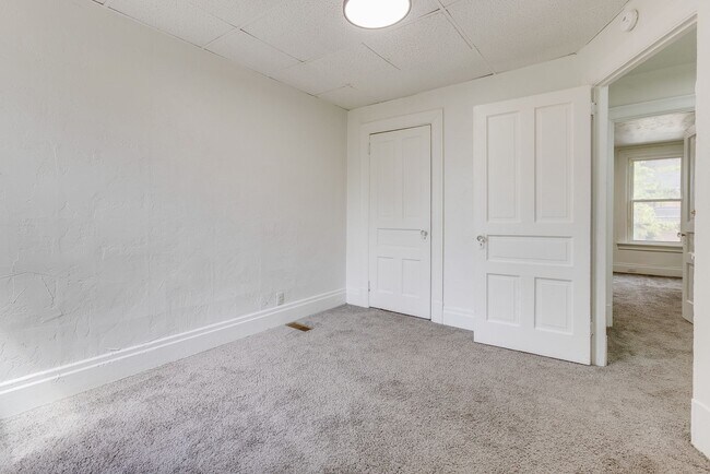 Building Photo - 112 Tecumseh St