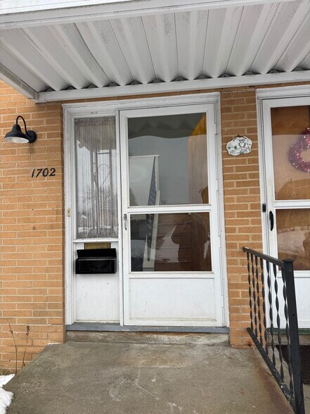 Building Photo - 1702 Rosemont Rd SW