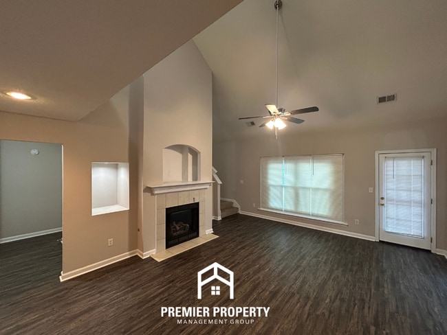 Building Photo - Spacious 4 Bedroom Home for Rent in Memphis | Vaulted Ceilings, Bay Windows & Fenced Yard