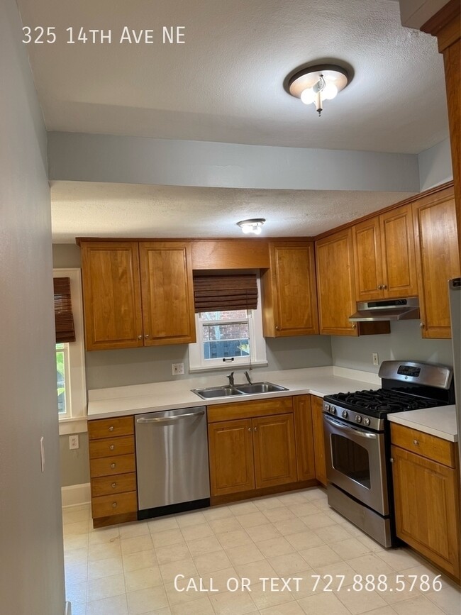 Building Photo - 325 14th Ave NE