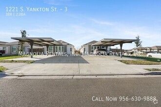 Building Photo - 1st Month Free, Corner Lot Apartment for Rent