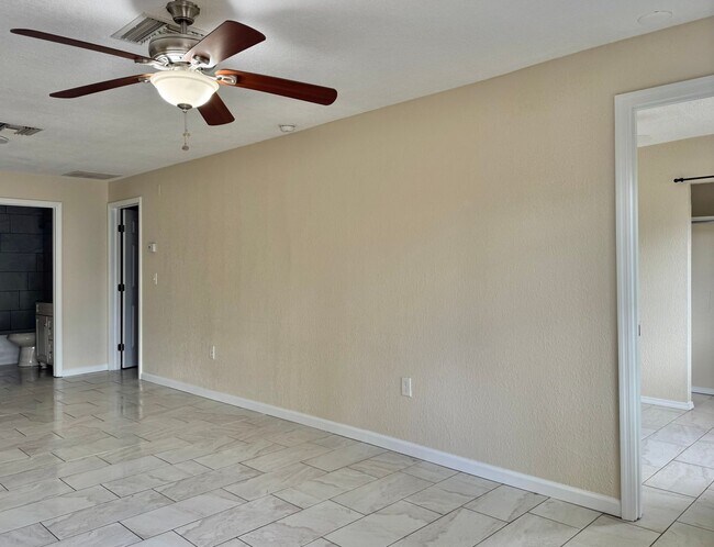 Building Photo - R# 5058-5059-P