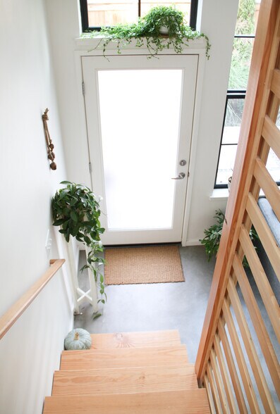 Building Photo - 2421 SE Division St