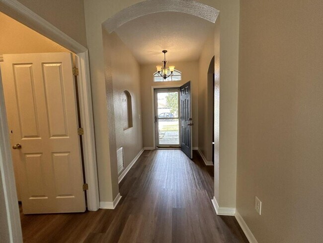 Building Photo - 30534 Tremont Dr