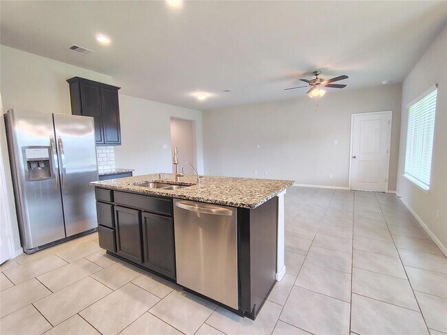 Building Photo - 18315 Pin Oak Lake Dr