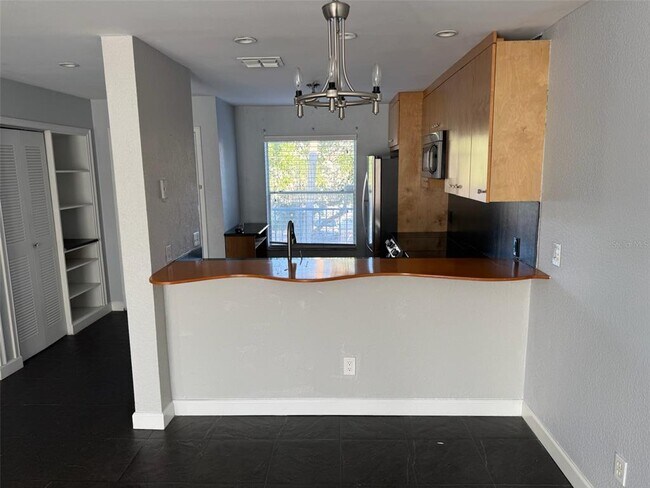 Building Photo - 2568 Woodgate Blvd
