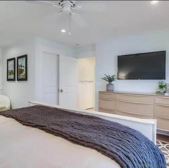 Building Photo - 301 7th St