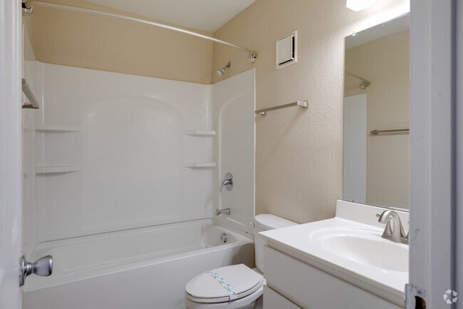 1BR, 1BA - 500SF - The Oaks Apartments