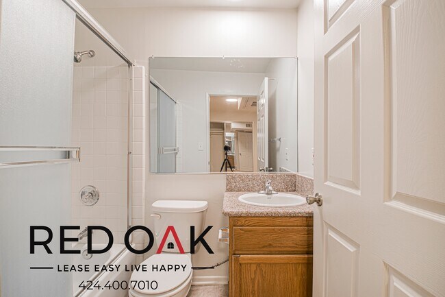 Building Photo - 4651 Cahuenga Blvd