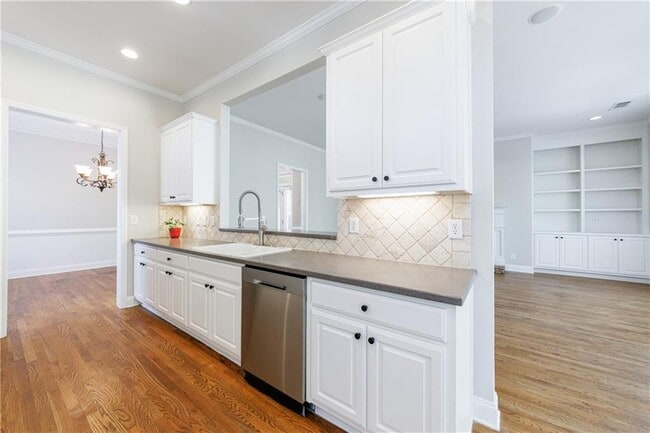 Building Photo - 1454 Hedgewood Ln NW