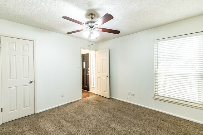 Building Photo - 1/2 Off 1st months rent