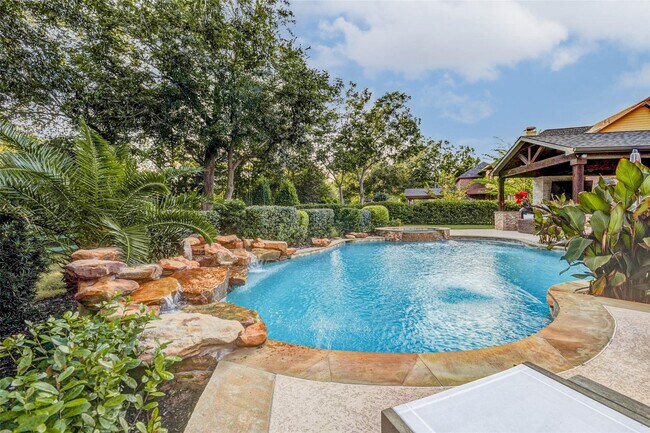 Building Photo - 5323 Lake Hill Farm Way