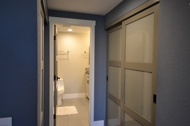 Building Photo - Bankers Hill – 2 BD, 2.5 BA! Two Assigned ...