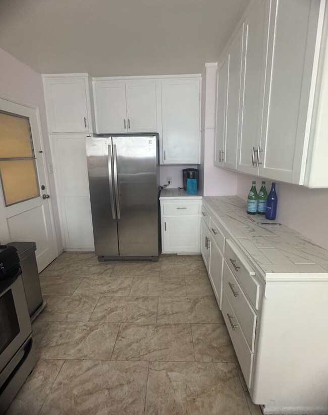 Building Photo - 2119 1/2 S Beverly Glen Blvd