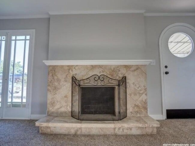 Building Photo - 705 500 N