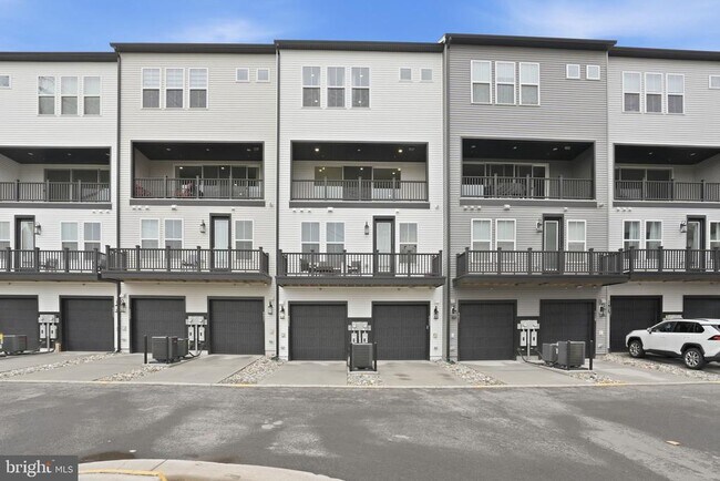 Building Photo - 4835 Bauhaus Sq
