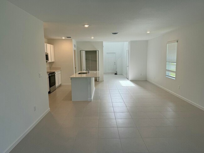 Building Photo - 664 Carlyle Wy