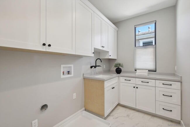 Building Photo - 2936 Copley Ave