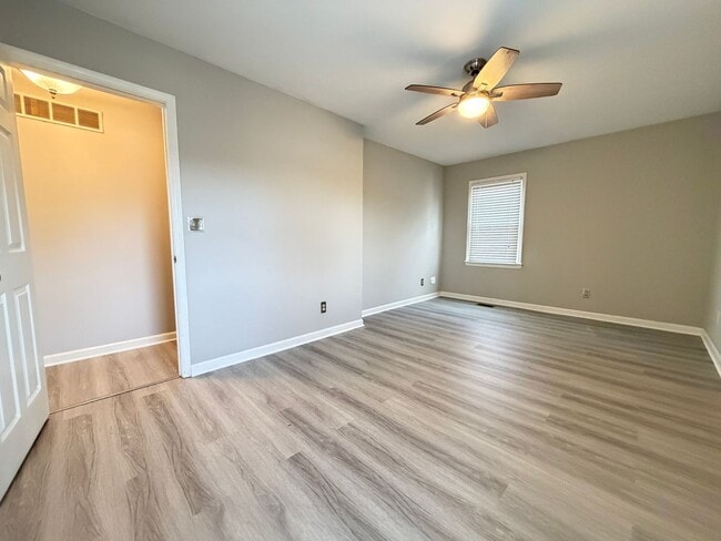 Building Photo - Prime location for a perfect 3 bed and 1.5 bath home!