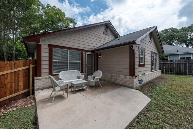 Building Photo - 1011 Catalpa St