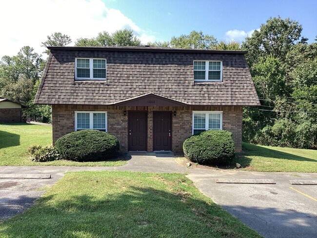 Primary Photo - 1002 Central Dr