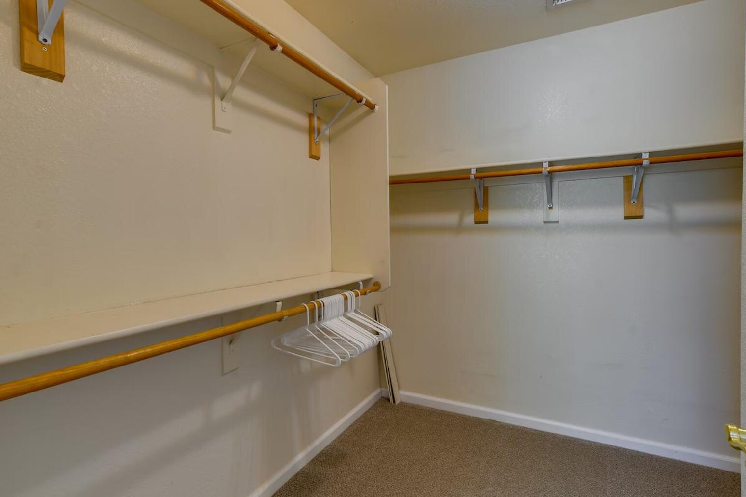 Building Photo - 2730 E Terrace Ave