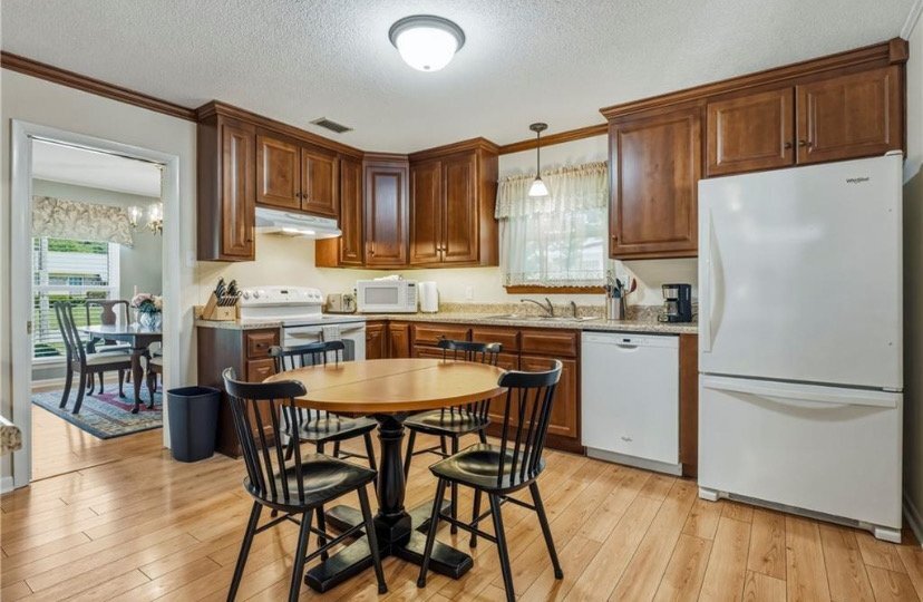 Building Photo - 4217 Spring Valley Dr S