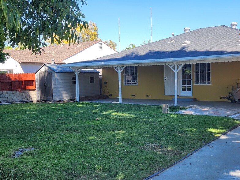 Building Photo - 5511 Coldwater Canyon Ave