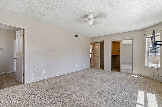 Building Photo - 409 Desert Chicory St