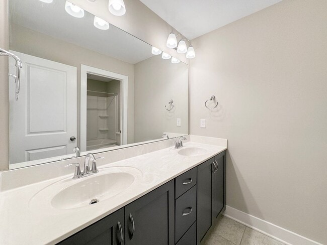 Building Photo - Gorgeous Aria at the Park 3 Bedroom Townhouse!