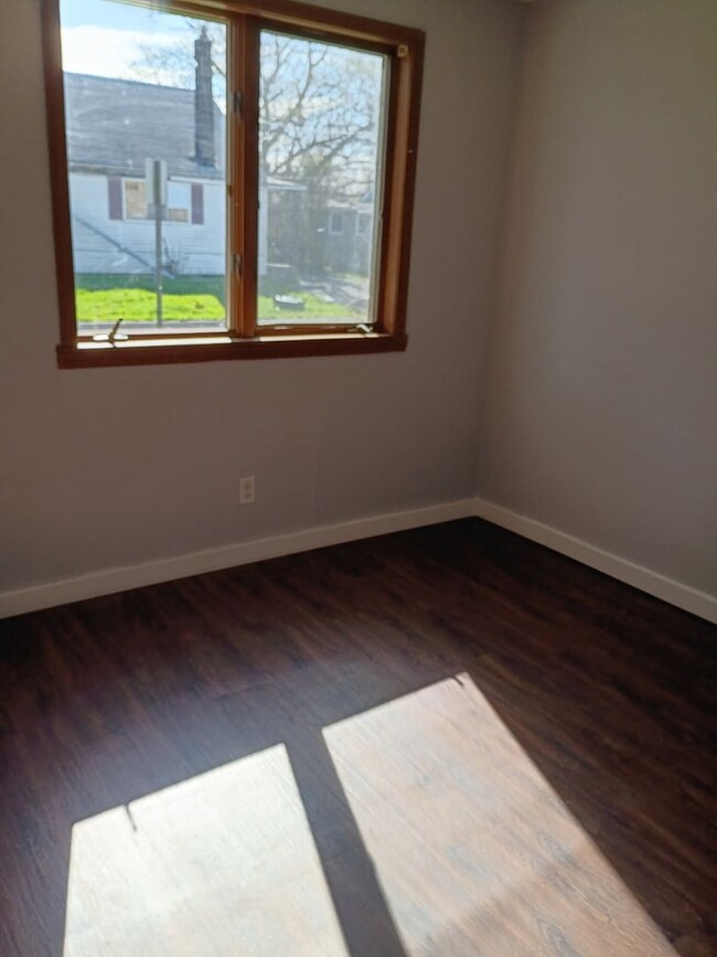 Building Photo - 65-67 Curwood Ct