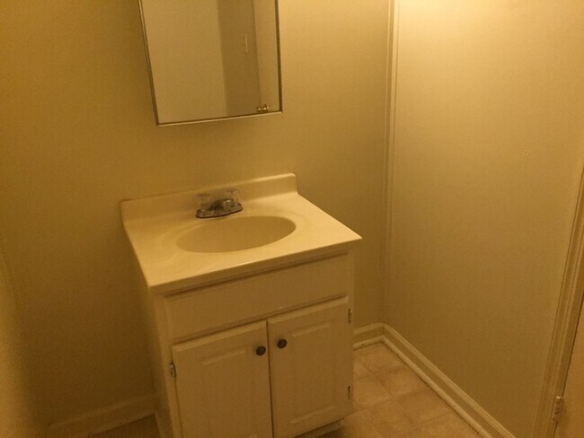 Building Photo - 3 Bed/2 Bath 2-Story Duplex in Prattville