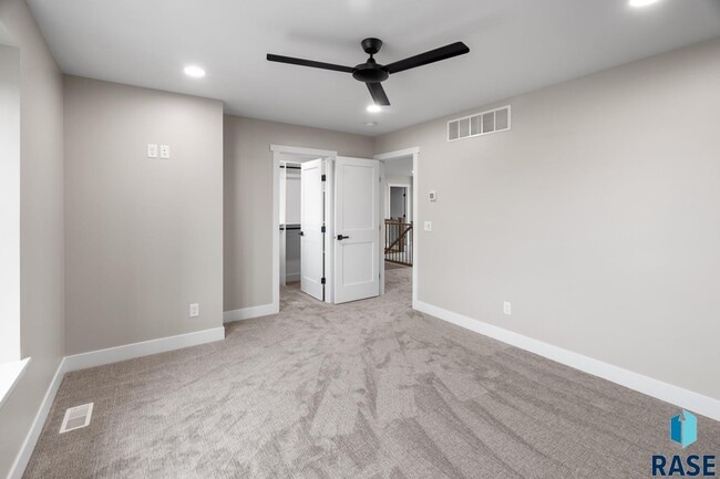 Building Photo - 1137 N Thompson Ave