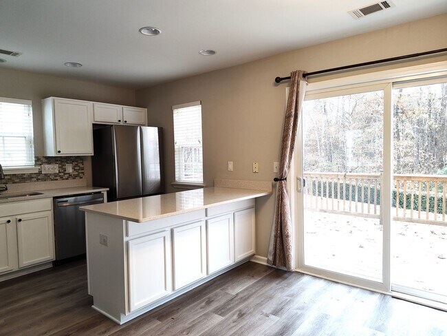 Building Photo - Two story, 3 Bedroom, 2.5 Bath End Unit Townhome located in the Hanover Community in SC!