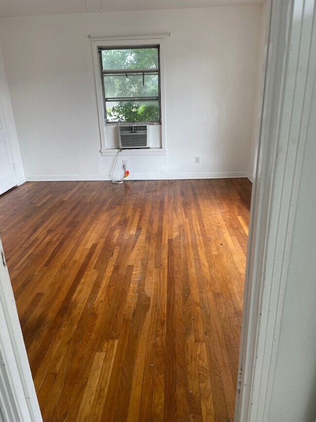 Building Photo - 537 Studewood St