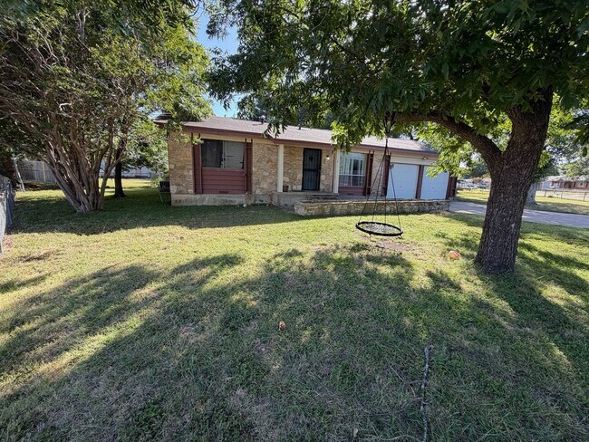Building Photo - 2812 Live Oak Dr