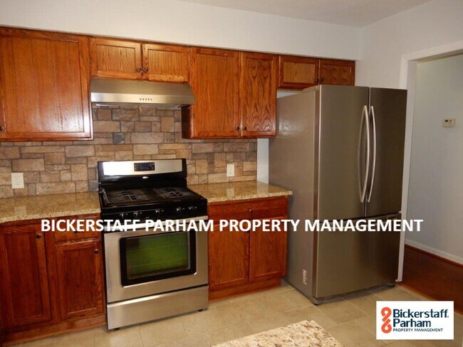 Building Photo - 4 Bedroom 2 Bath Located Off Of Double Chu...