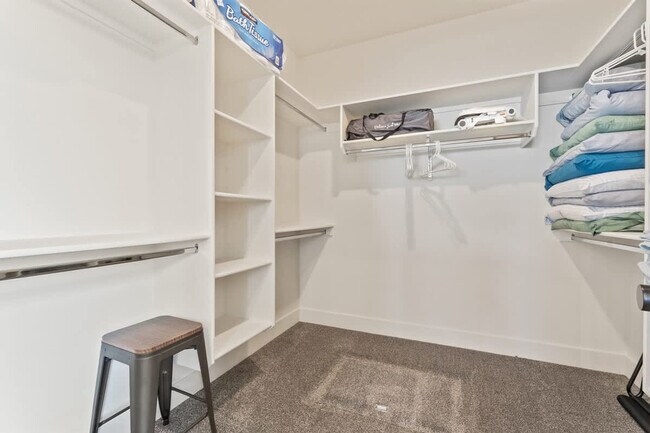 Building Photo - 303 CM Rdg Ln