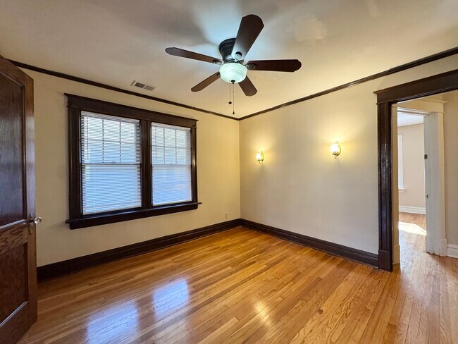 Building Photo - 811 E 39th St